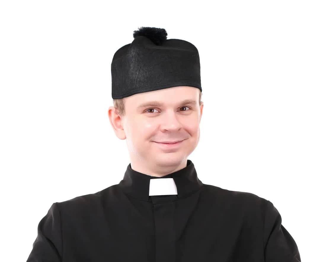 Jak się nazywa nakrycie głowy biskupów i jego znaczenie w Kościele