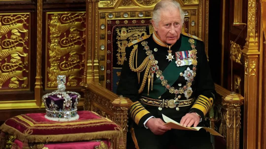 Kto jest głową kościoła w Anglii i jaką ma władzę?