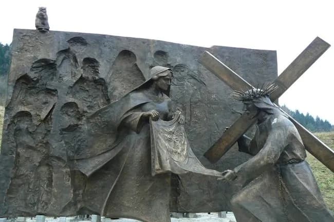 Kto otarł twarz Jezusowi? Historia świętej Weroniki i jej znaczenie