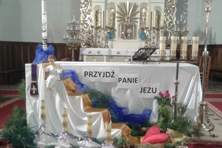 Adwentowa dekoracja kościoła: tradycja, symbole i błędy