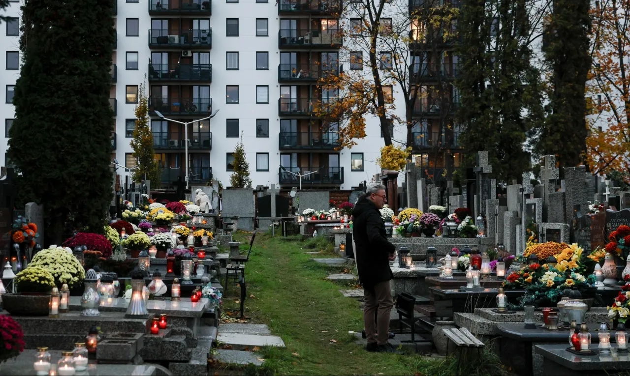 Ile kosztuje pokładne na cmentarzu? Ceny w różnych miastach Polski