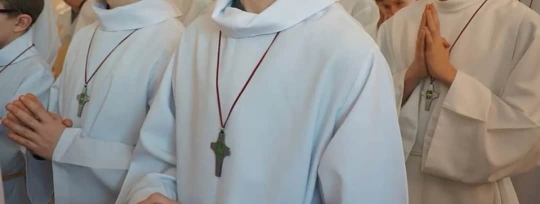 Kto to jest lektor w kościele i jakie ma kluczowe zadania?