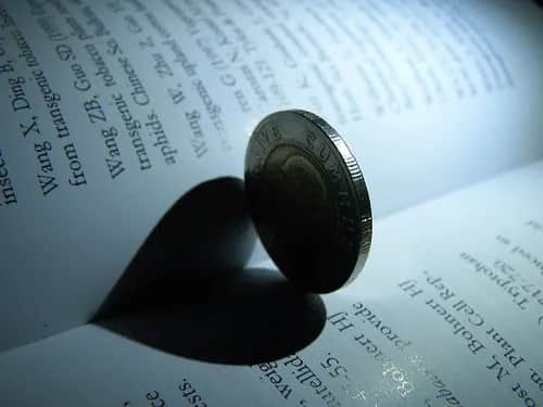 Skąd kościół ma pieniądze? Zaskakujące źródła finansowania ujawnione