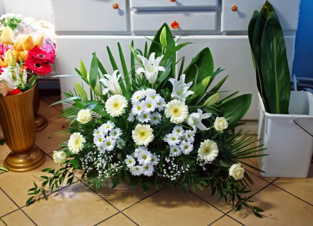 Jak zrobić bukiet przed ołtarz - proste kroki i najlepsze kwiaty