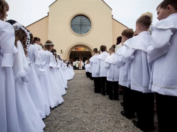 Od kiedy komunia w kościele? Historia i zmiany w praktyce