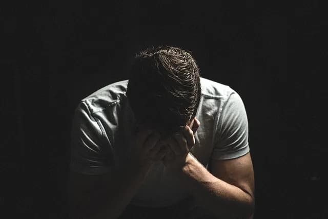Czy zdrada emocjonalna to grzech? Odkryj jej moralne konsekwencje