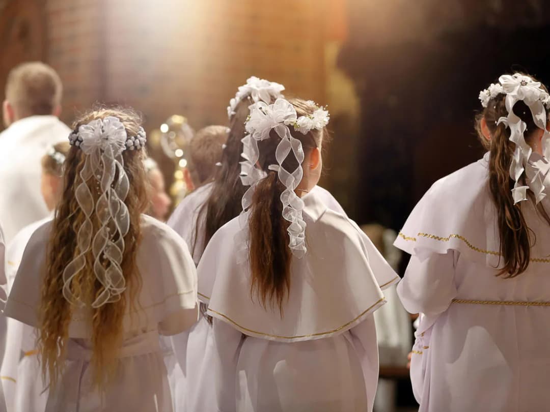 W jakim wieku jest pierwsza komunia święta? Wszystko, co musisz wiedzieć
