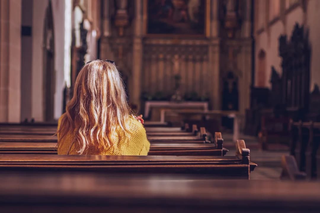 Czy można wierzyć w Boga i nie chodzić do kościoła? Oto prawda