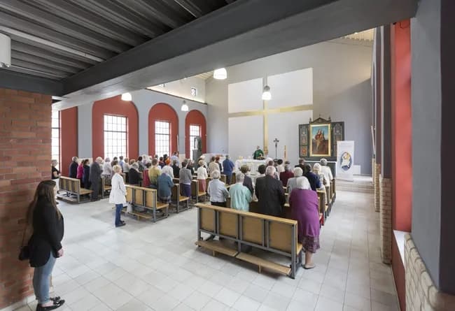 Opuszczenie niedzielnej mszy świętej – czy to grzech i jakie są konsekwencje?