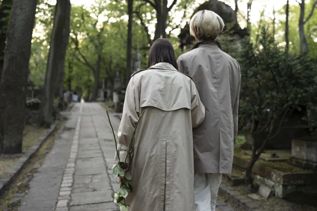 Kto zarządza cmentarzem parafialnym i jakie są jego obowiązki?