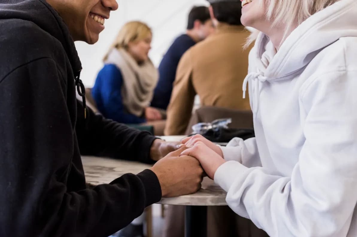 Dlaczego młodzi ludzie odchodzą od religii, ale poszukują wiary?