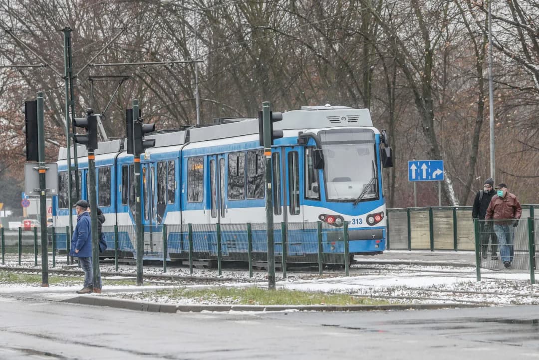 Jak dojechać do cmentarza Batowice: najlepsze opcje transportu