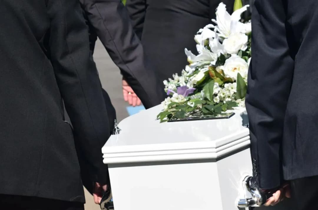 Ile wynosi koszt pogrzebu? Poznaj ukryte wydatki i oszczędności