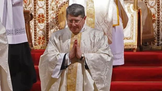 Biskup kto to? Poznaj jego rolę i znaczenie w Kościele katolickim