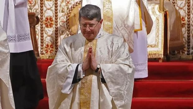 Biskup kto to? Poznaj jego rolę i znaczenie w Kościele katolickim