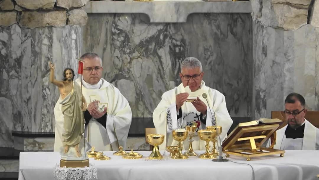 Czy msza rezurekcyjna jest mszą niedzielną? Poznaj ważne informacje