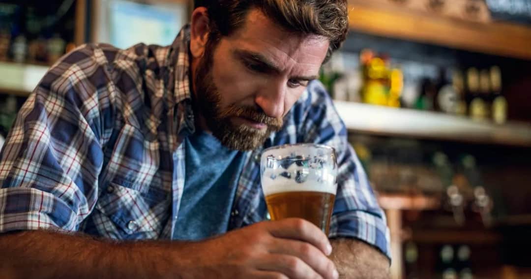 Czy picie piwa to grzech? Poznaj moralne aspekty w katolicyzmie
