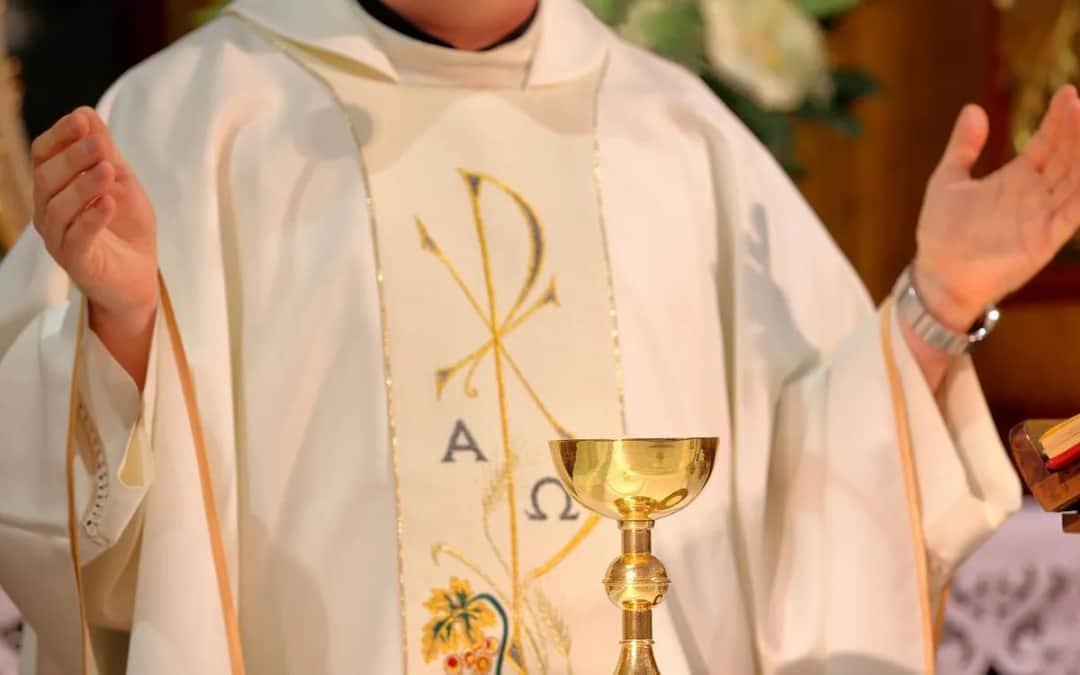 Ile mszy dziennie może odprawić ksiądz? Odkryj nieznane zasady