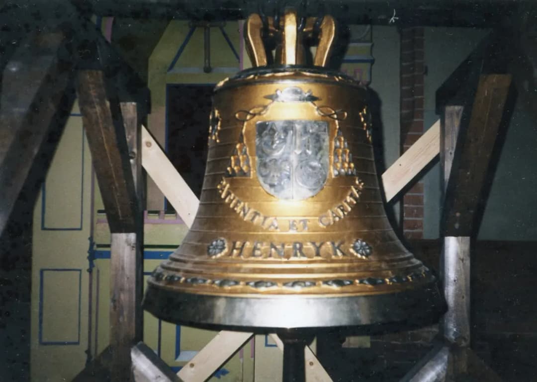 Dlaczego biją dzwony w kościele o 21? Odkryj ich tajemnicę