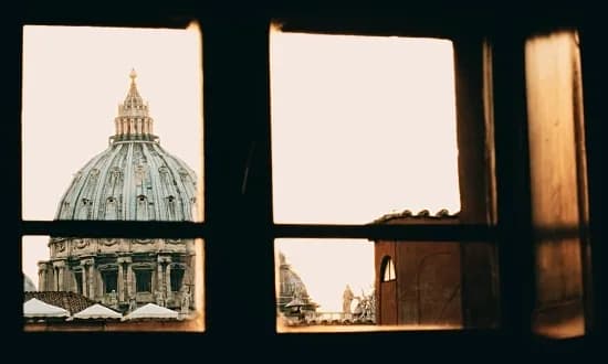 Co to znaczy, że kościół jest powszechny? Zrozumienie uniwersalności